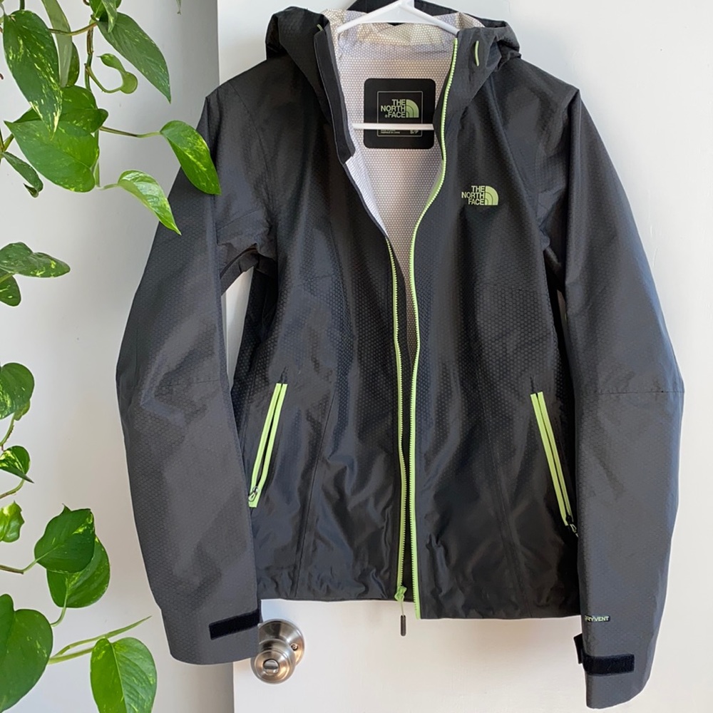 Women’s The North Face Rain Jacket size S